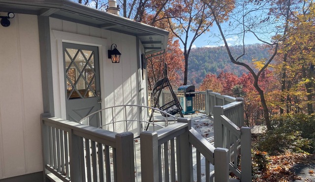 MONTREAT ROUND HOUSE - Mountain views, Renovated, Hot Tub, Fire Pit