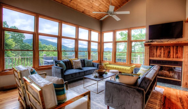 MonTreat Yourself | Luxurious Mountain Escape with Hot Tub and Game Room