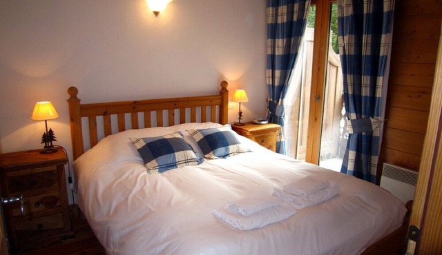 MontrocB - 3 bedroom apartment, calm setting with spectacular Mont Blanc views