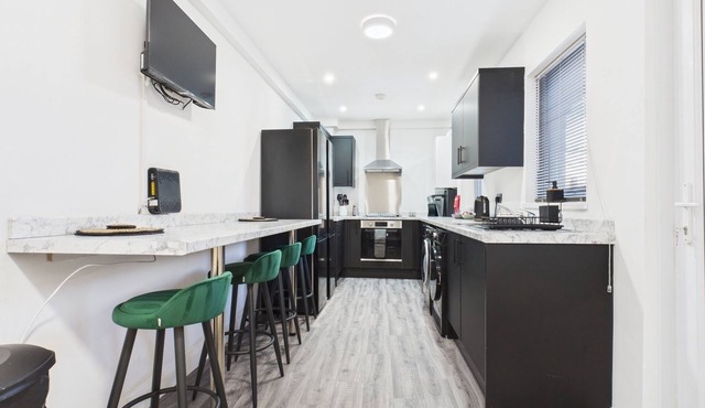 Montrose, 6 Bedroom Modern House