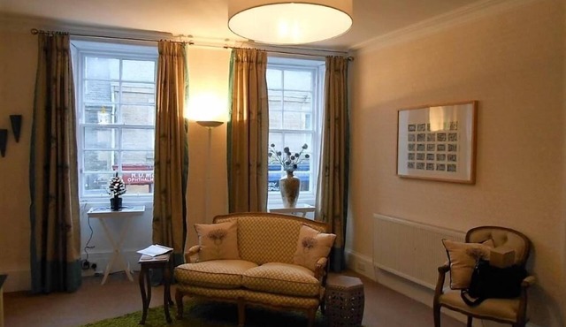 Montrose Apartment - an apartment that sleeps 3 guests in 2 bedrooms