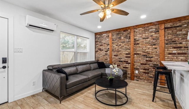 Montrose Apt Nr Museums, Midtown | WiFi Desk Games