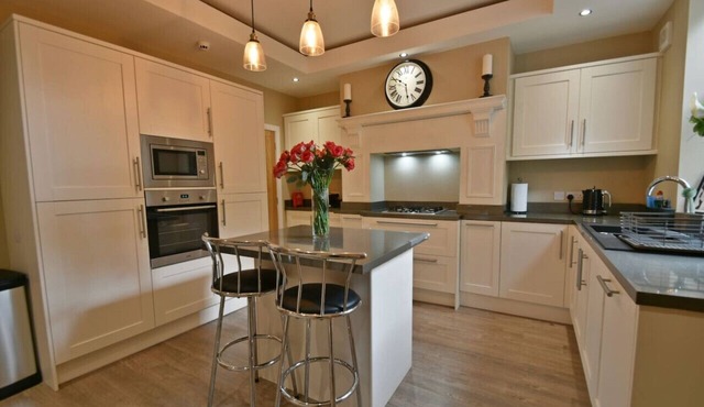 Montrose Heights - 4Bed - 4Bath -Central Burnley