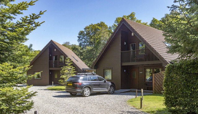 Montrose Lodge with private hot tub and sauna