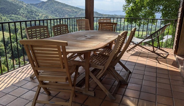 Montserrat Figueras - 4 en-suite bedrooms - Gite 8 people