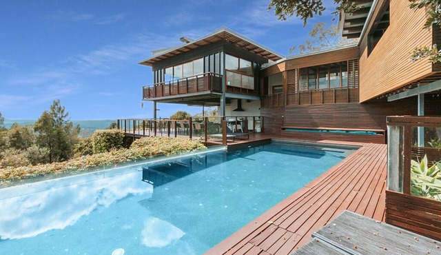 Montville Resort Style Holiday Retreat with pool