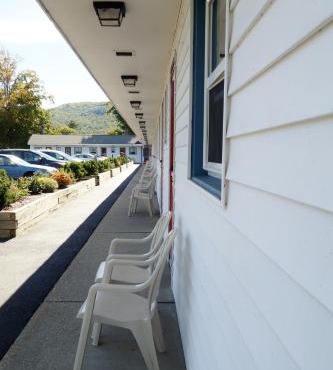 Monument Mountain Motel