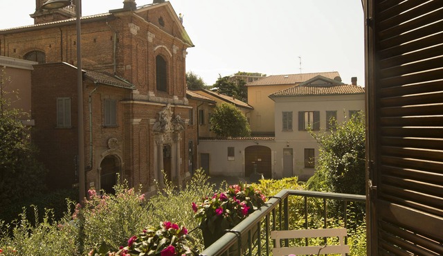 Monza City Rooms & Studios