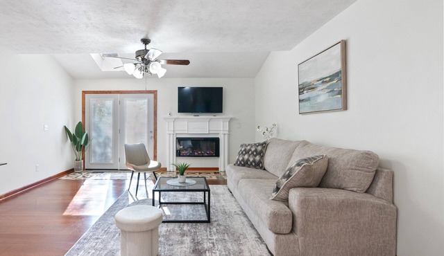 Moodyjoy Townhouse – Close to Everything!
