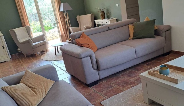 Mooie Gerenoveerde Villa met Zwembad, Tussen Olijfbomen met Prachtige Uitzichten