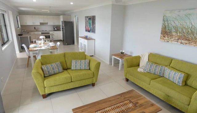 Mooloolaba Beach House- Pet friendly