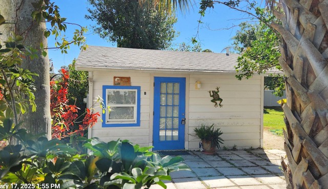 Moon Dreams Cottage 1.7 mi to Nokomis Beach