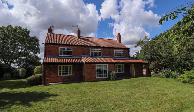 MOON FIELD LODGE, family friendly, with open fire in Epworth