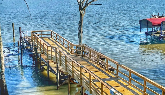 Moon Lake Escape on the water & near Clarksdale, MS & Helena, AR