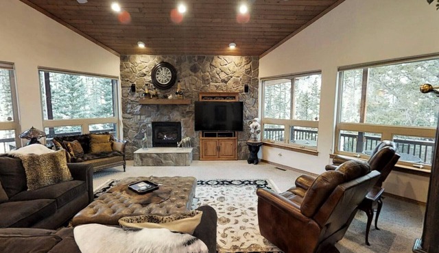 Moon River - Newly Renovated - On the River - Secluded - Washer/Dryer - Hot Tub