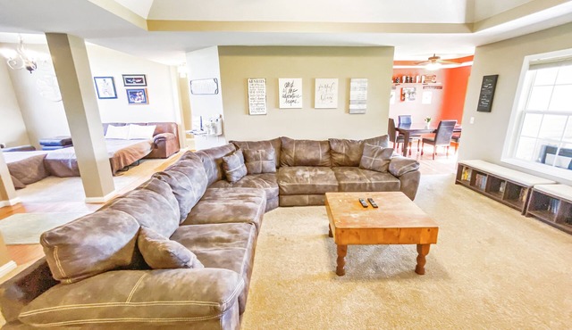 Moon Valley Retreat-Family Gatherings-Fooseball-CornHole-Whirlpool Tub-Fireplace