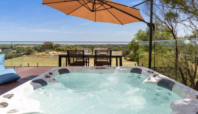 Moonah Link Views, Spa, Sunset, Linen, Wi-Fi, private and serene