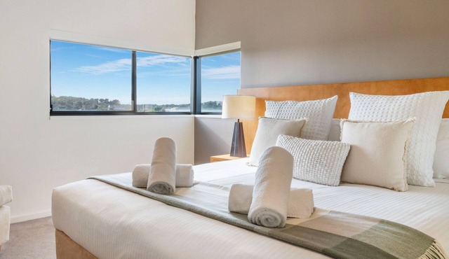 Moonah Links Apartment 24 - Fairway Views, Golf, Hot Springs