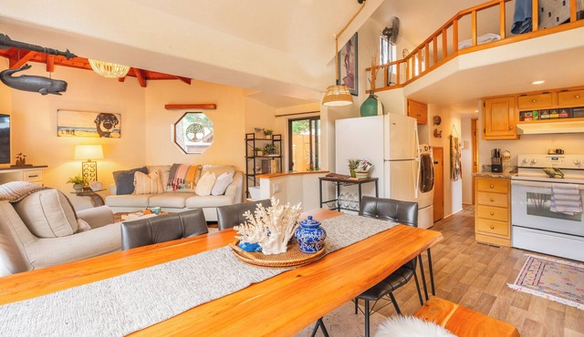 Moondance Cottage - Steps from the Chetco River