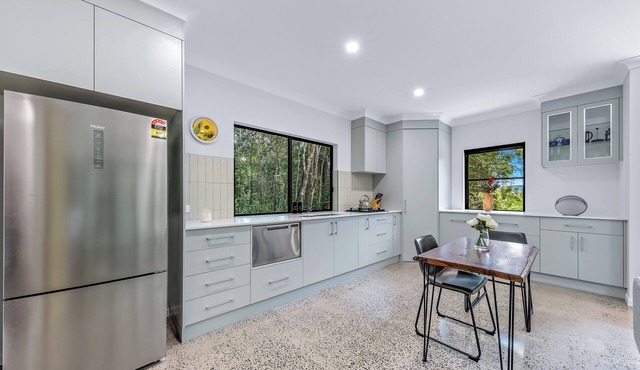 Moondance Escape is a unique, secluded retreat yet only 15mins from Airlie Beach