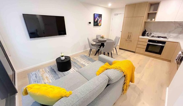 Moonee Ponds Living on Young - 205