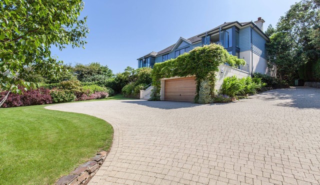 Moonfleet - a holiday home that sleeps 8 guests in 4 bedrooms