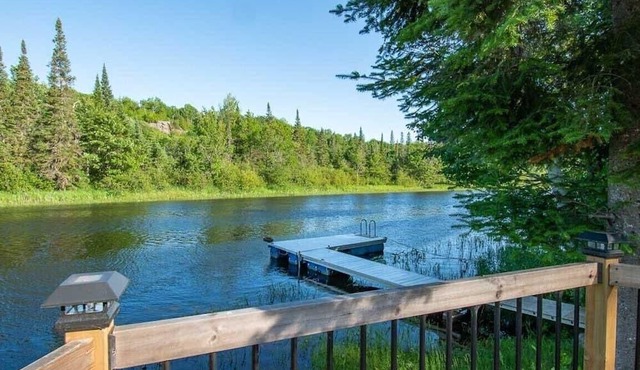 Moonlight - 3BR Pet-Friendly Cottage w/ Kayaks, BBQ, Firepit, Bocce Ball