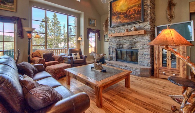 Moonlight Basin Luxury Cowboy Heaven Home,Hot Tub, Mtn Views,2 Fireplaces,Garage