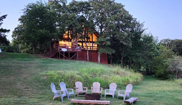 Moonlight Bay Cabin with Private Lake Access in Arbuckle Area. Pet friendly.