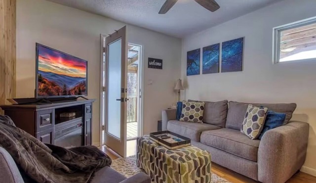 Moonlight Cottage - Romantic Smoky Mountain Cabin with Hot Tub & Community Pool