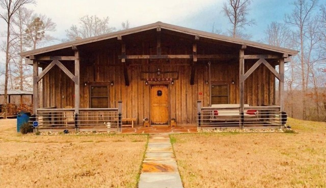 Moonlight Country Cabin -Brand New Custom Build Secluded for a Romantic Getaway!