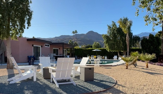 Moonlight Cove Modern: Set atop the foothills with 360° valley & mountain views