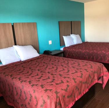 Moonlight Inn & Suites