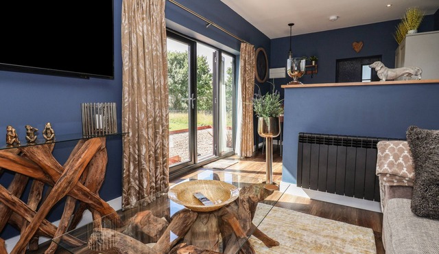 MOONLIGHT LODGE, pet friendly, character holiday cottage in Bubwith