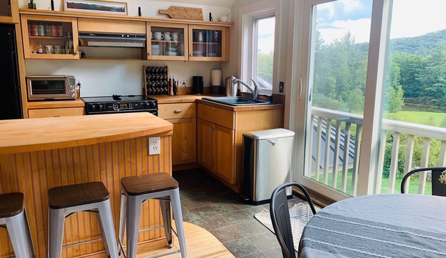 Moonlight Mountain Farm Vermont Studio w Hot Tub Spa Room