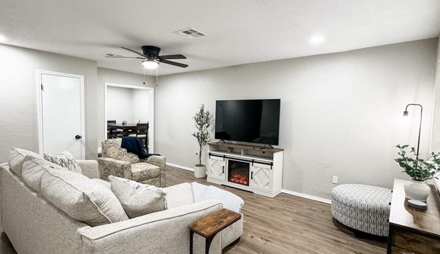 Moonlight Mountains: New/Remodeled, Clean 4BR Home Near Fort Sill, Wichita Mts