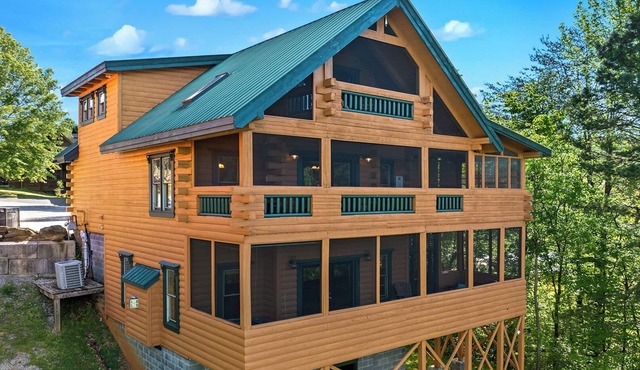 Moonlight Pines Lodge- 4bdrm, Pool Table, Mountain View