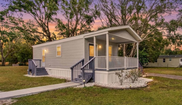 Moonlit Tiny Escape Hot Tub, Hammock & Fire Pit