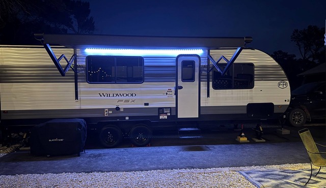 Moonlite Wolf RV: King, Bunks, Fire Pit & Outdoor!