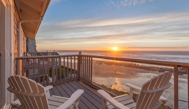 Moonraker -Oceanfront, balcony, kitchen, fireplace