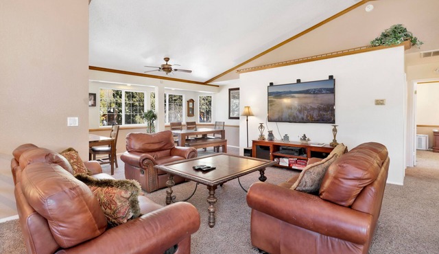 Moonridge Golf & Sunset Views | Packed Chalet