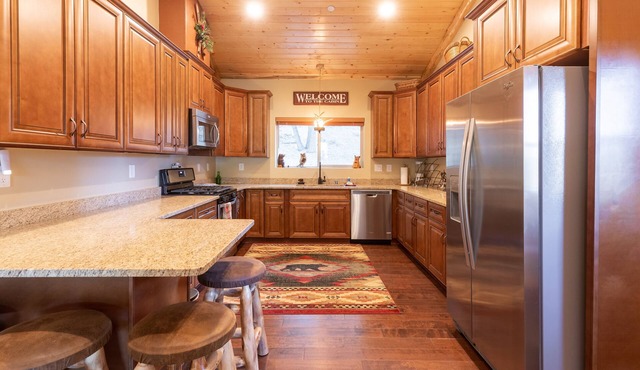 Moonridge Serenade Log Cabin Retreat- Spa- Games