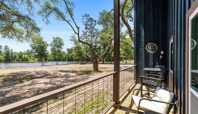 Moonrise Haven Lake-Pool
