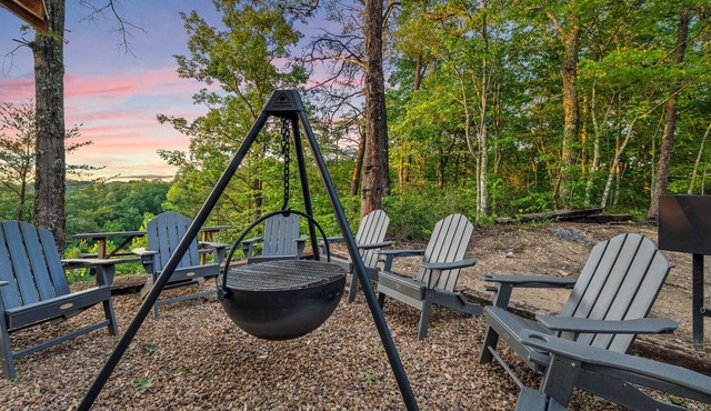 Moonrise Ridge — Scenic Smoky Mountain Cabin w/Hot Tub & Firepit