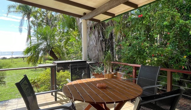 Moonshadow-Burrum Heads- Beachfront- 3BR- Water Views