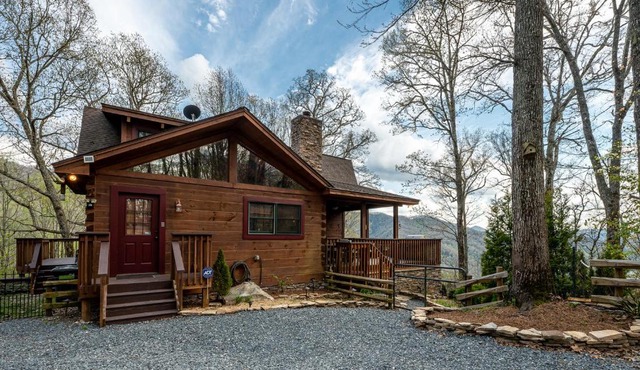 MoonShadow Lakeview Cabin-3 Story Nantahala Lake