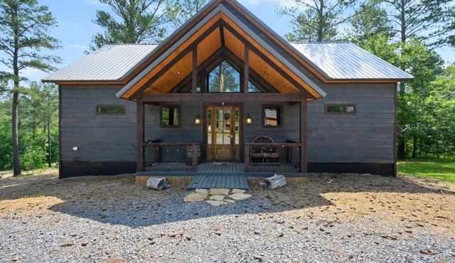 Moonshine Falls - Hot tub, boat parking, WIFI, relaxation, wildlife, and games!