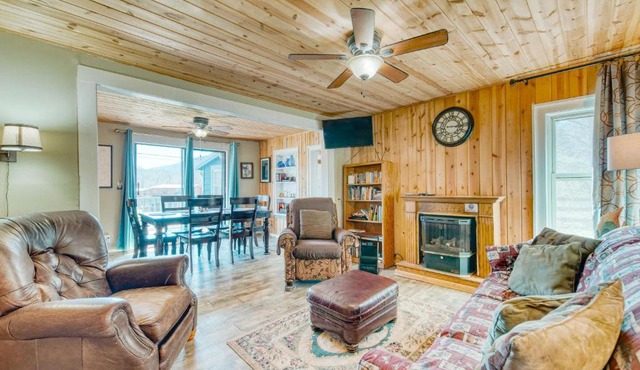 Moonshiners Cabin Serene Mountain Views plus Firepit