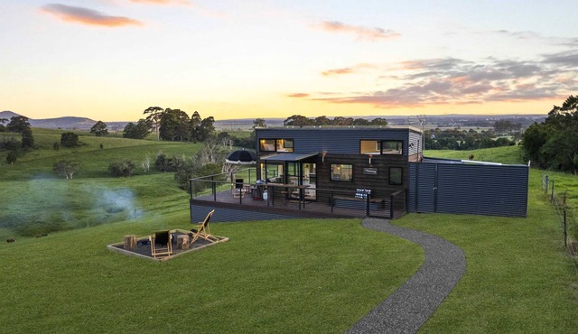 'Moonsong' - Romantic Off-grid Mountain Retreat