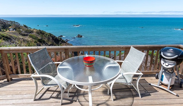 Moonstar Cottage | Near Bluffs & Pet Friendly